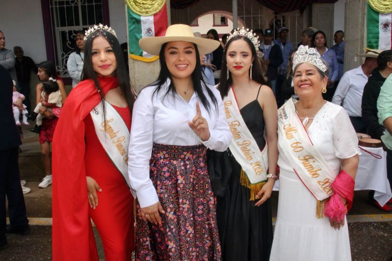 Irimbo desfiló con orgullo, tradición y amor por México.